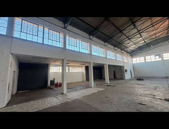 1,900M² WAREHOUSE TO LET IN WYNBERG